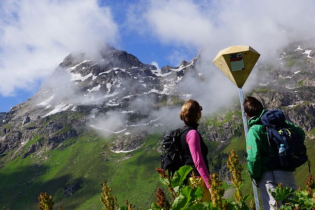 Hiking-Tyrol-Austria-on-the-Trail-of-Crystals-Lizumerhuette-Wattenberg©tourismusverbandhallwattens
