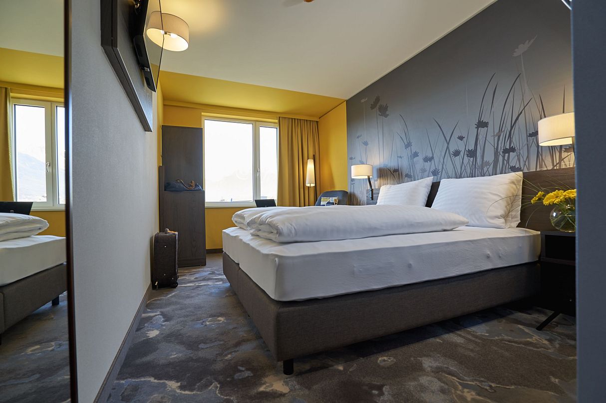 hwest-hotel-hall-budget-hotel-innsbruck-family-units-rooms-standard-room-twin-bed-double-bed