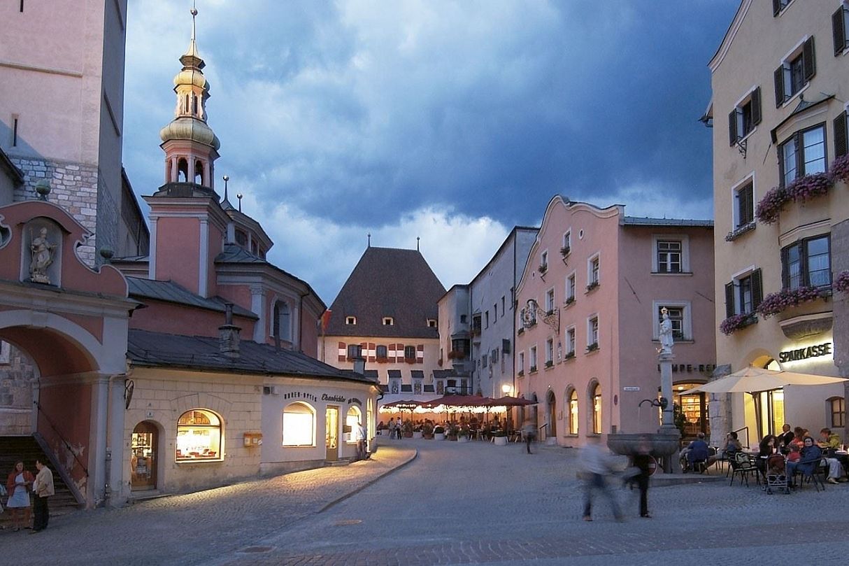 oberer-stadtplatz-hall-in-tirol-©tvb-hall-wattens