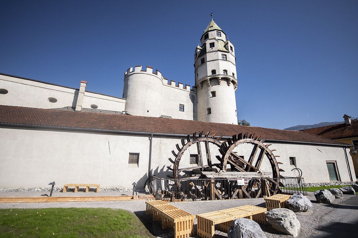 Historischer Wasserantrieb & Burg Hasegg