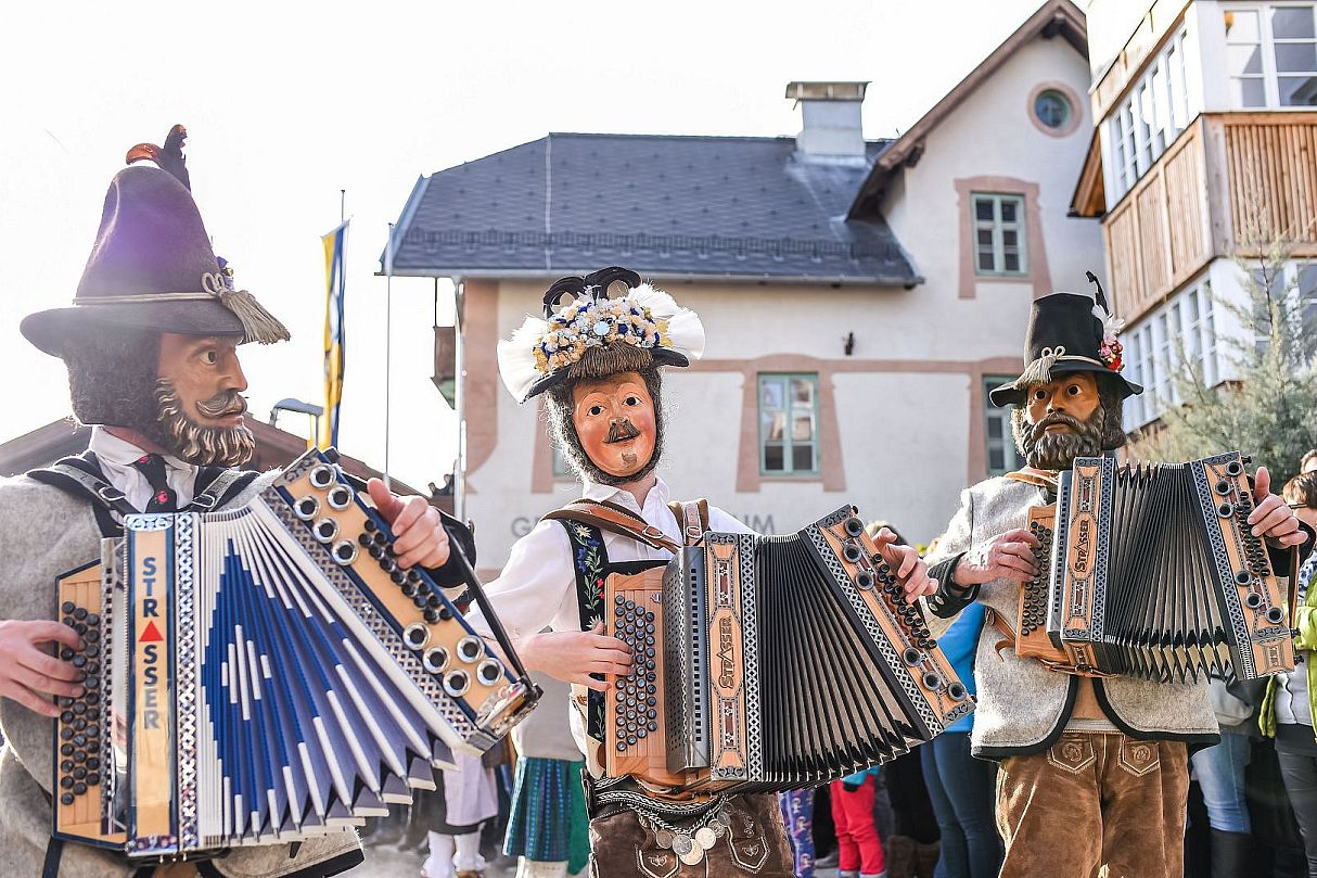 winter-hall-in-tyrol-tux-carnival-tvb-hall-wattens-2