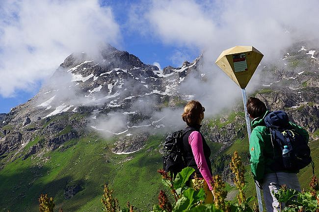 Hiking-Tyrol-Austria-on-the-Trail-of-Crystals-Lizumerhuette-Wattenberg©tourismusverbandhallwattens