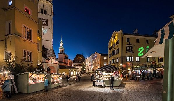 christmas-market-hall-in-tyrol-gerhardberger-1