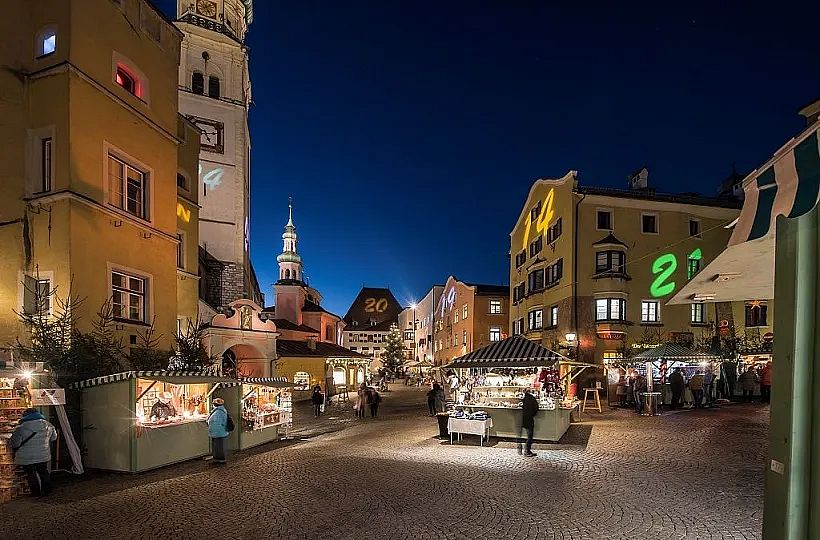 christmas-market-hall-in-tyrol-gerhardberger